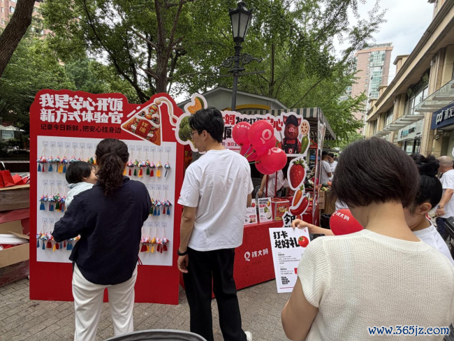 点亮上海品性生涯新坐标，钱大妈黄金城说念店肃肃开业