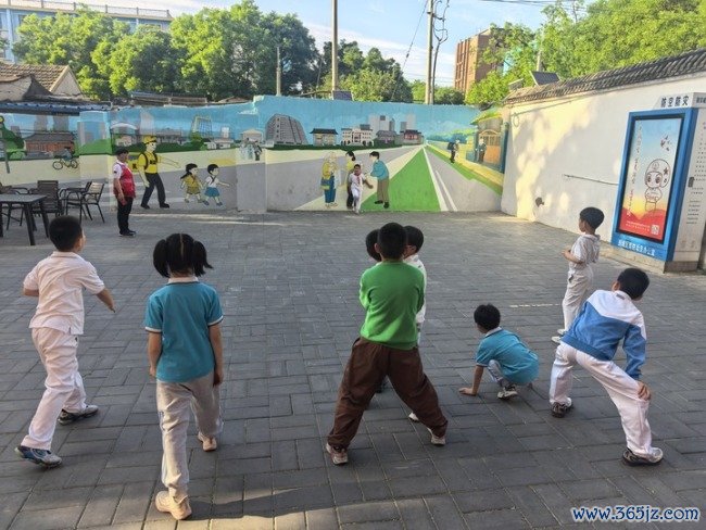 记者侦查：“老幼共托”如何照护“一老一小”
